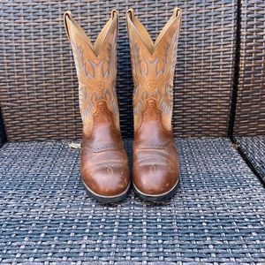 Justin work boots. Almost brand new. Just bought way to big.